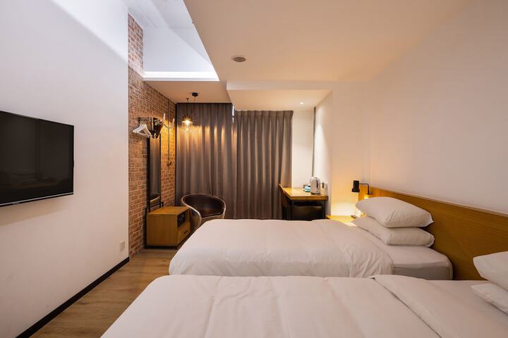 Room 70 of 151