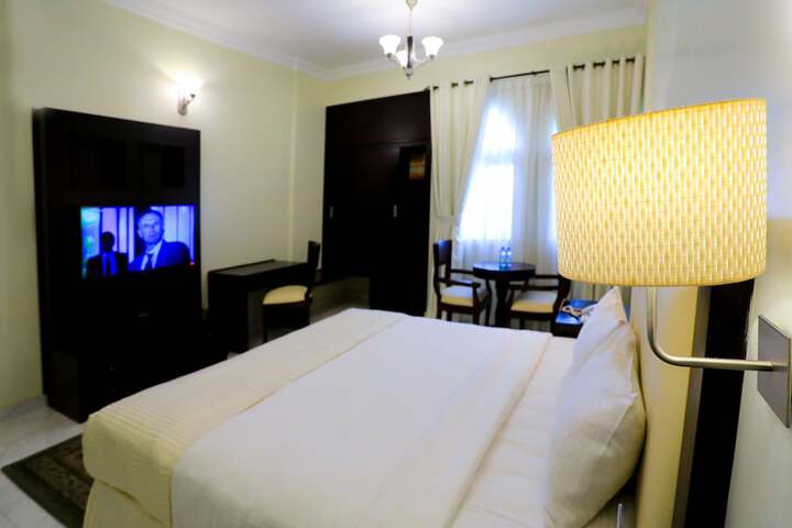 Room 16 of 36