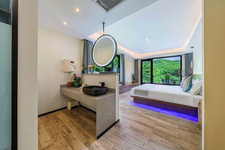 Room 50 of 95