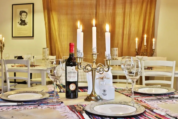 Dining 18 of 25