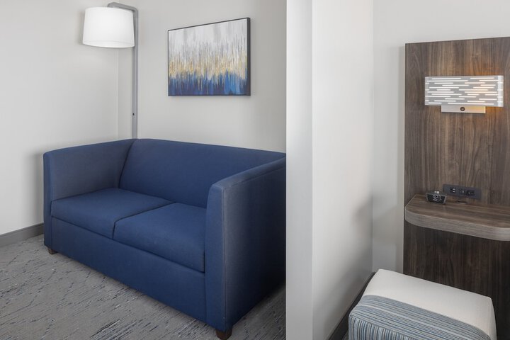 Room 17 of 40