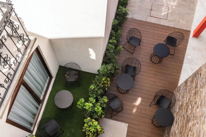 Sundeck 327 of 329