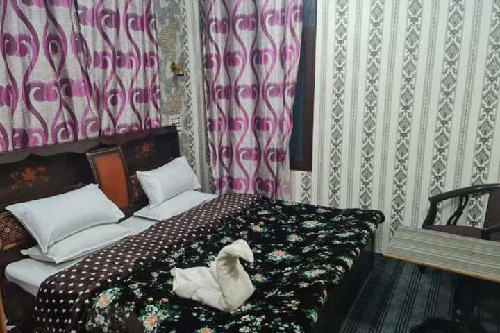 Room 10 of 17