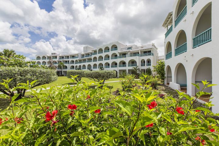 Hotel Exterior 94 of 111