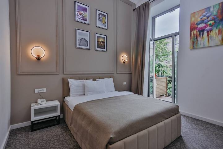 Room 21 of 37