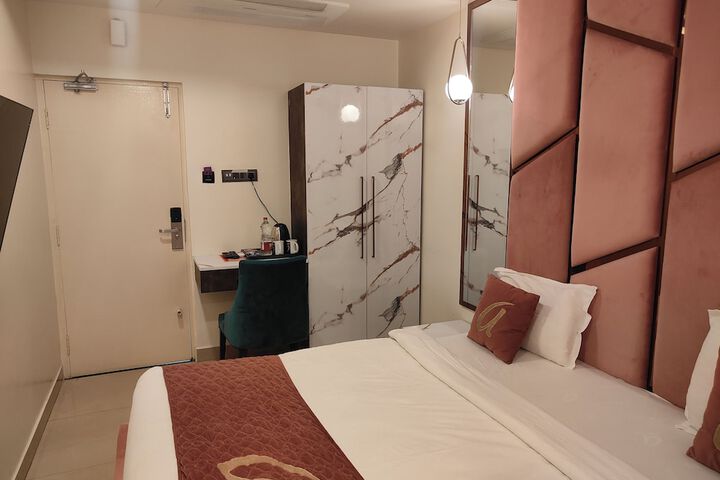 Room 12 of 30