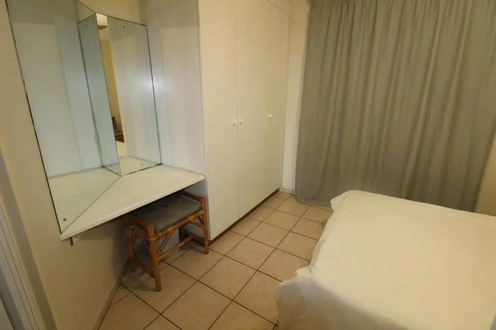 Room 2 of 6
