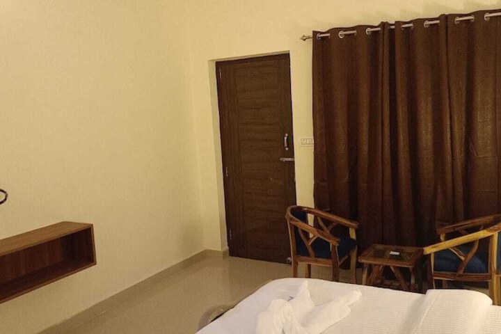Room 2 of 15