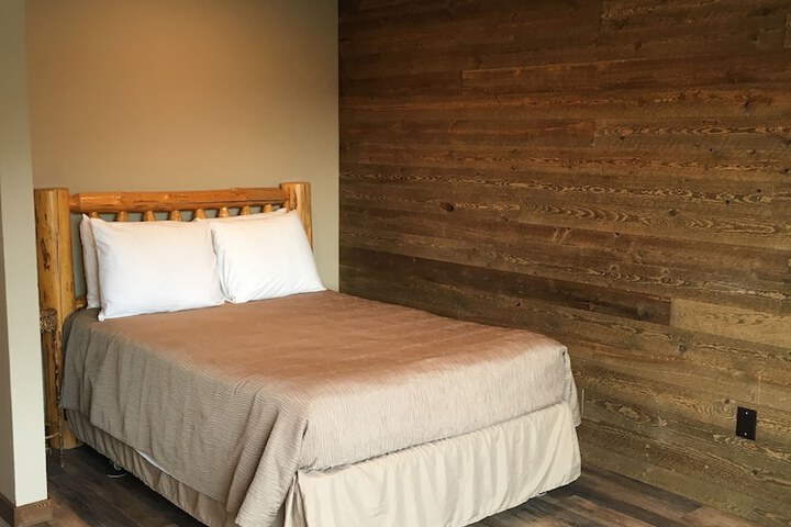 Room 5 of 81