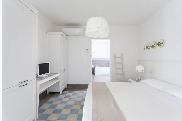Room 13 of 105