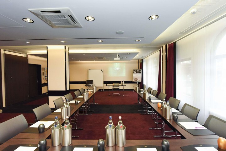 Business Center 137 of 145