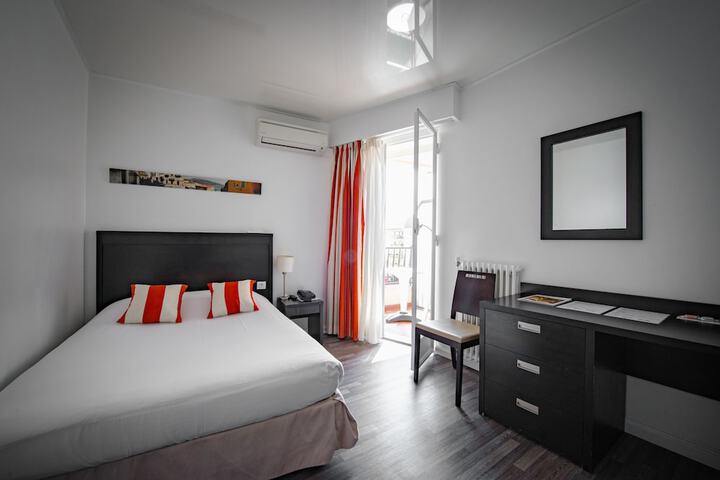 Room 13 of 63