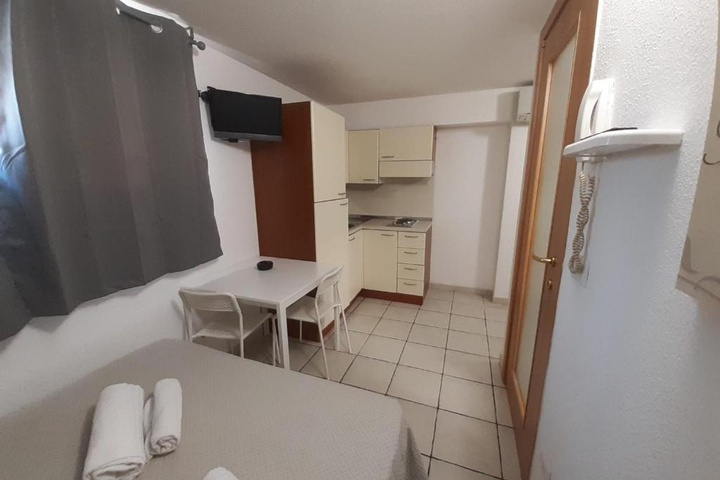 Room 5 of 20