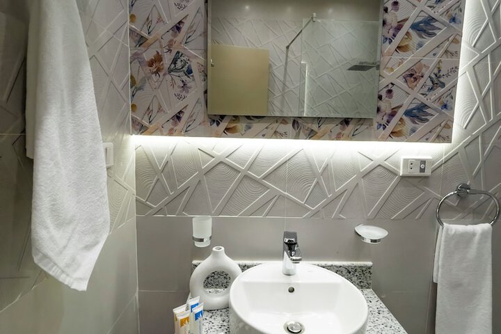Room 62 of 74