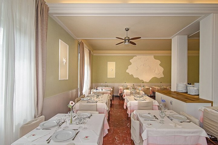 Dining 55 of 68