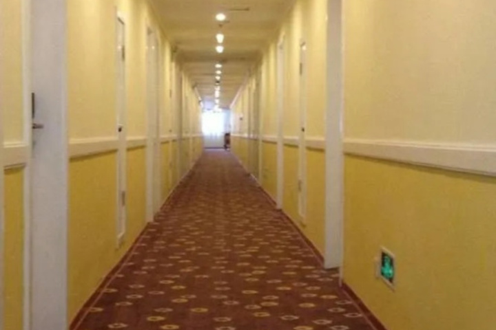 Room 10 of 12