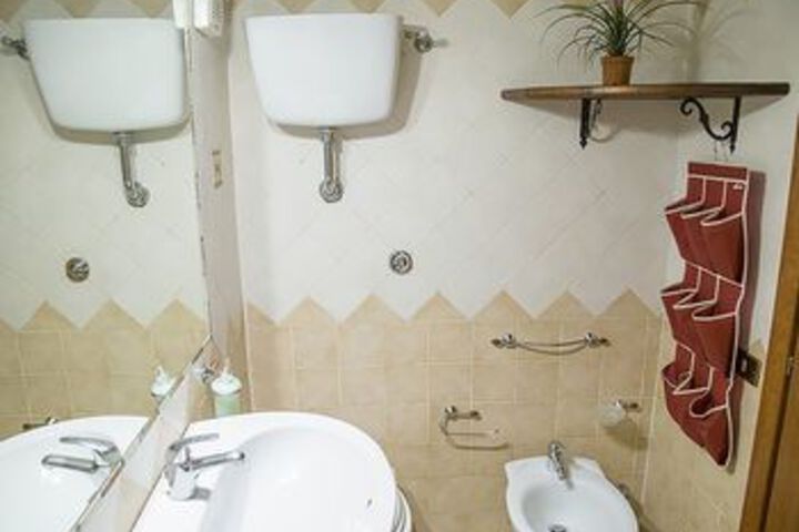 Room 13 of 160