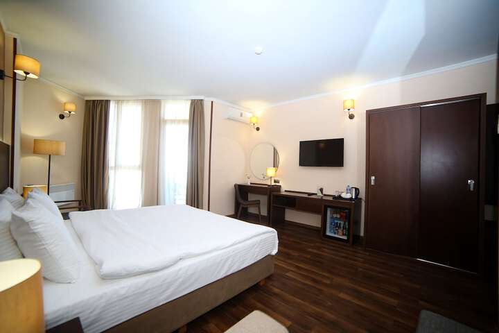 Room 22 of 104