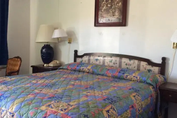 Room 9 of 9