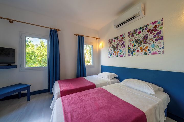 Room 7 of 104
