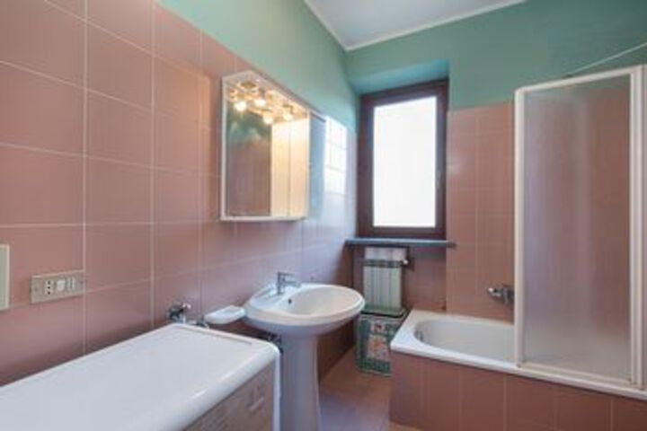 Room 2 of 7