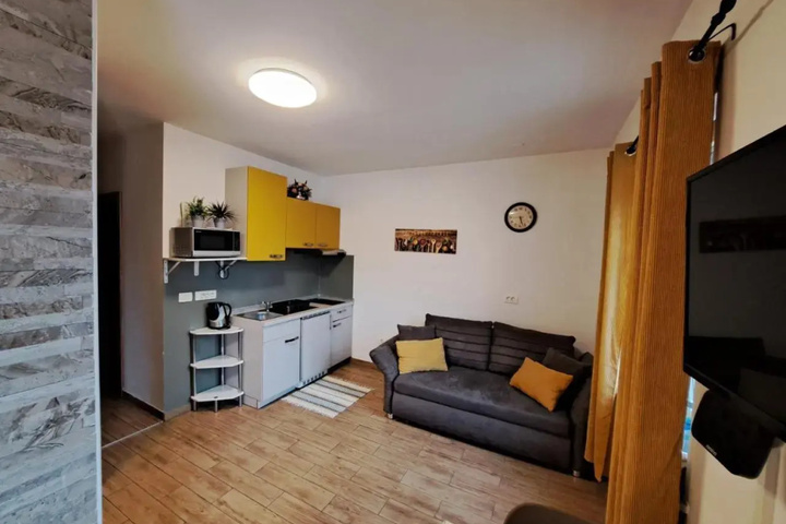 Room 4 of 15