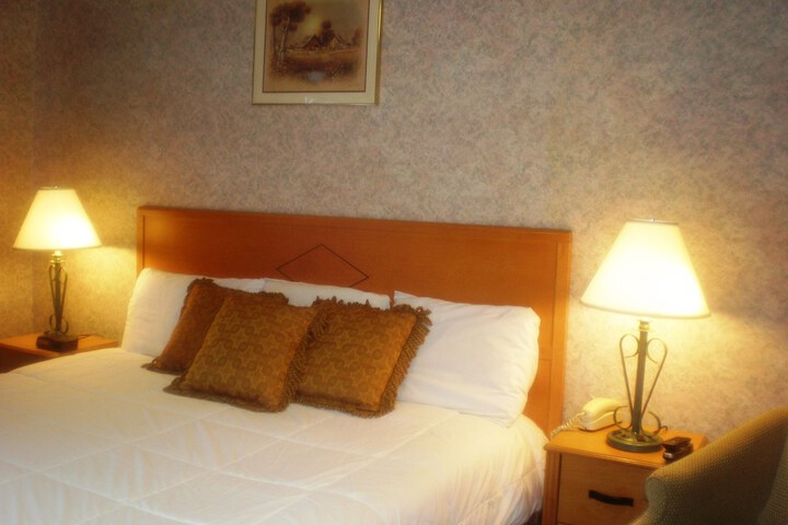 Room 4 of 25