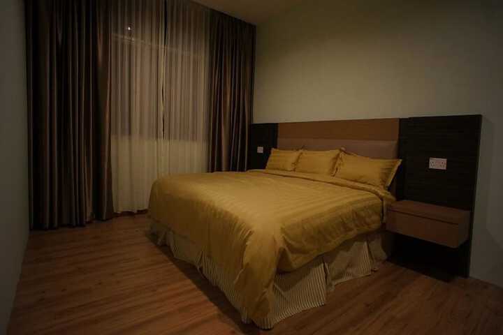 Room 6 of 13