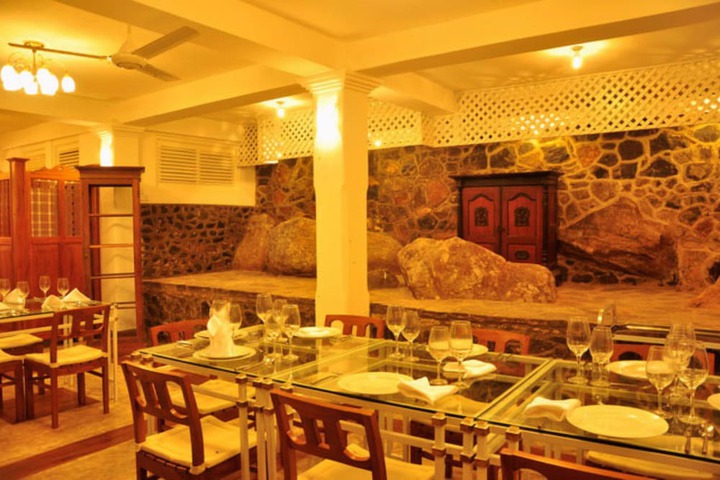 Dining 6 of 7