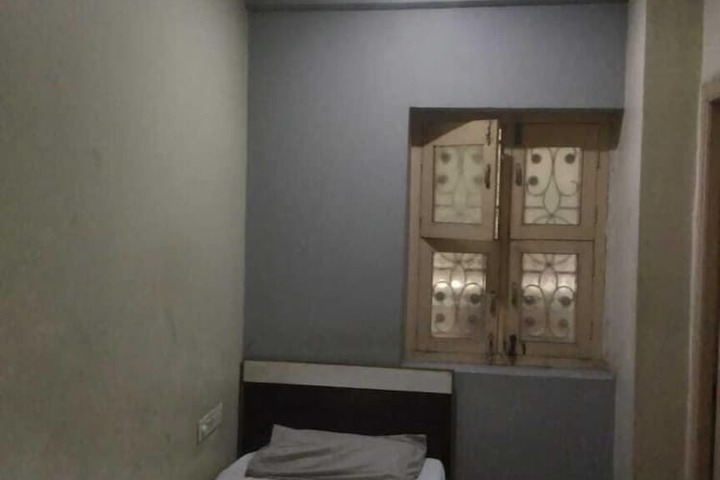 Room 13 of 19