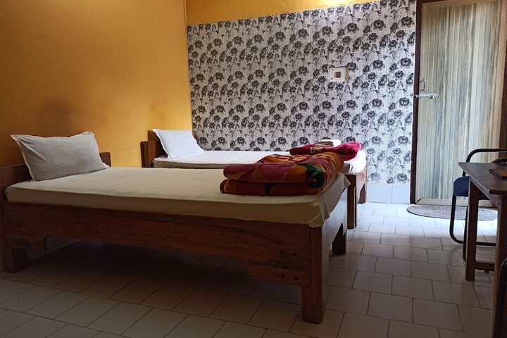 Room 10 of 17