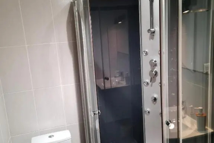 Room 6 of 11