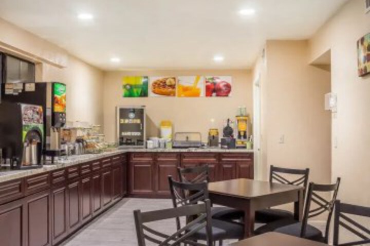 Image of ECONO LODGE INN & SUITES WOODLAND