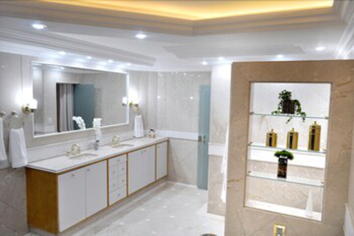 Room 3 of 17