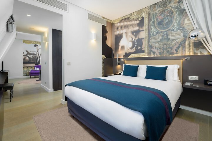Room 28 of 151