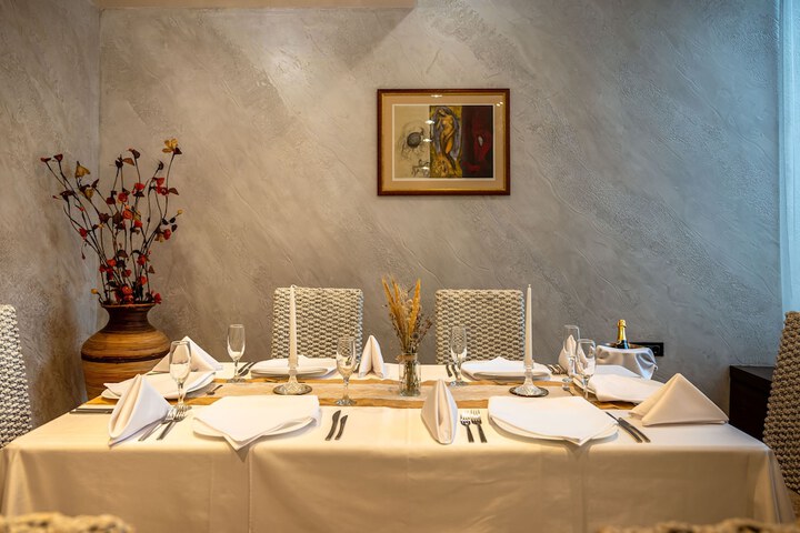 Dining 32 of 49
