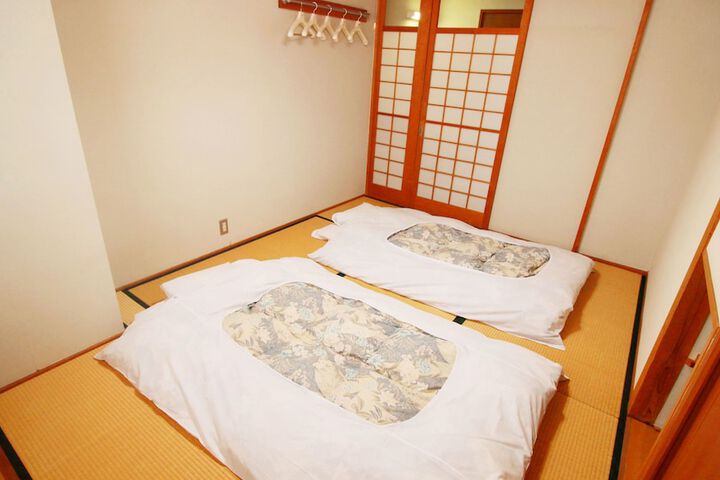 Room 5 of 32