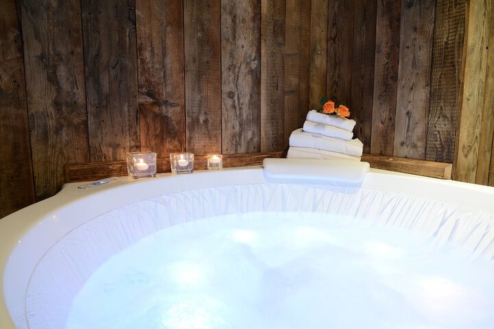 Hot Tub 32 of 53