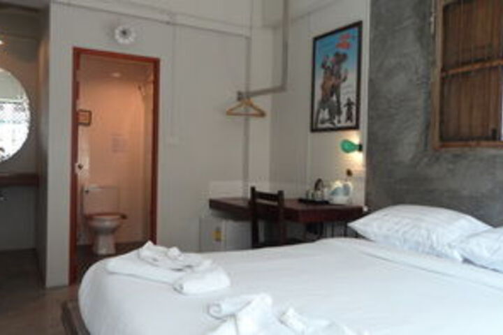 Room 7 of 25