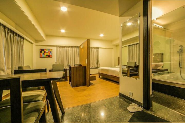 Room 9 of 20