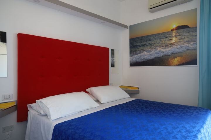 Room 5 of 31