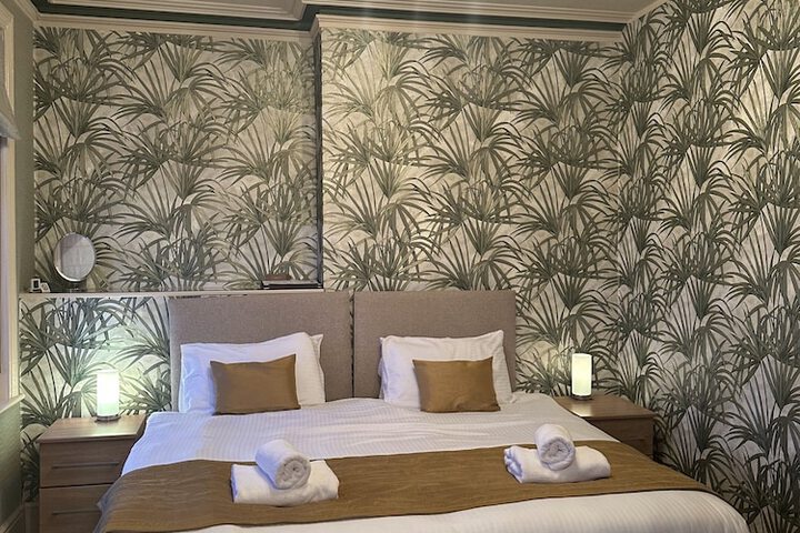 Room 4 of 36