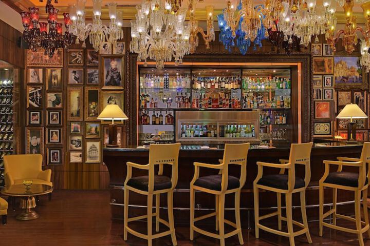 Lounge 73 of 85