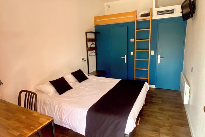 Room 4 of 13