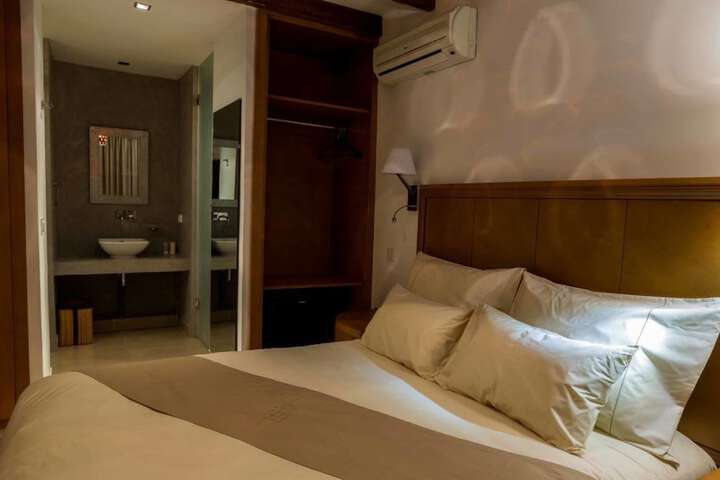 Room 6 of 66