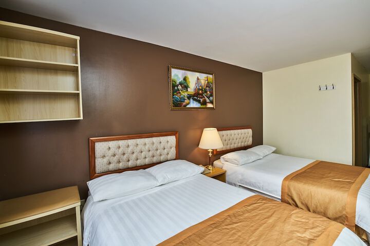 2 Double Beds (5 of 9)