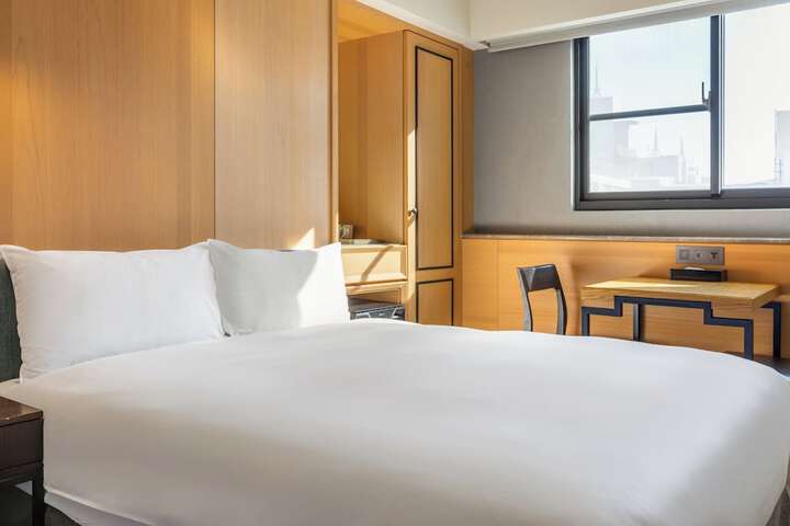 Room 70 of 103
