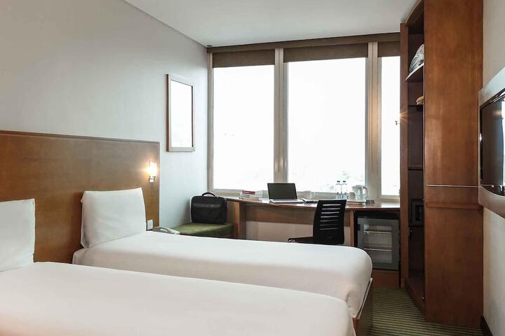 Room 8 of 111