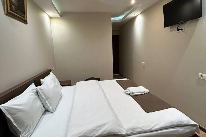 Room 11 of 23