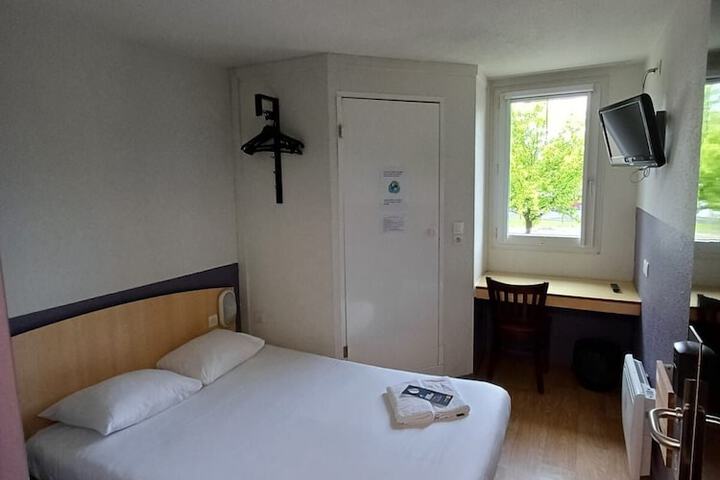 Room 4 of 24
